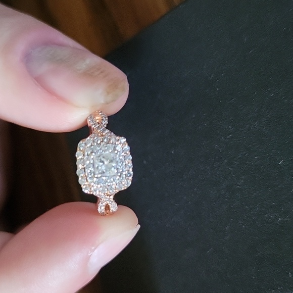 14K Rose gold bridal set Size 5 Reasonable offers will be considered. - Picture 3 of 8